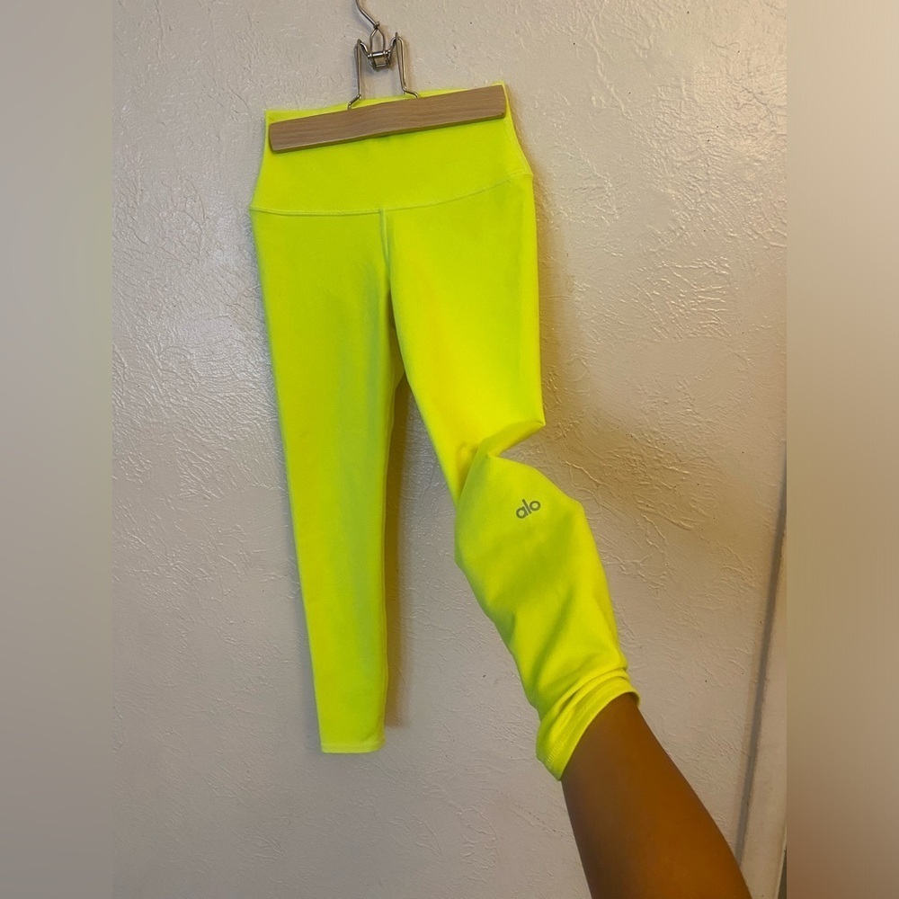ALO Yoga Leggings - Picture 6 of 10